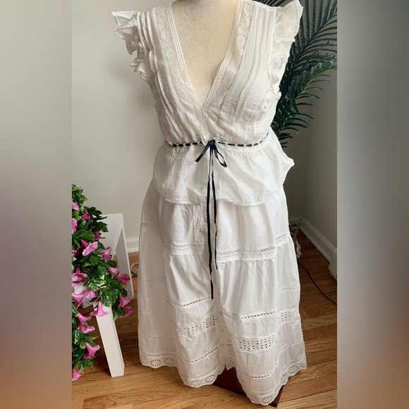 NWT KIMCHI BLUE AVA FLUTTER SLEEVE WHITE TOP XL (RUNS SMALL) - Picture 3 of 9